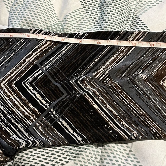 Chevron Patterned Tunic Top - Picture 6 of 6